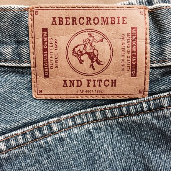 Abercrobie and Fitch Cropped Blue Jeans Sz. 2 - Picture 4 of 4